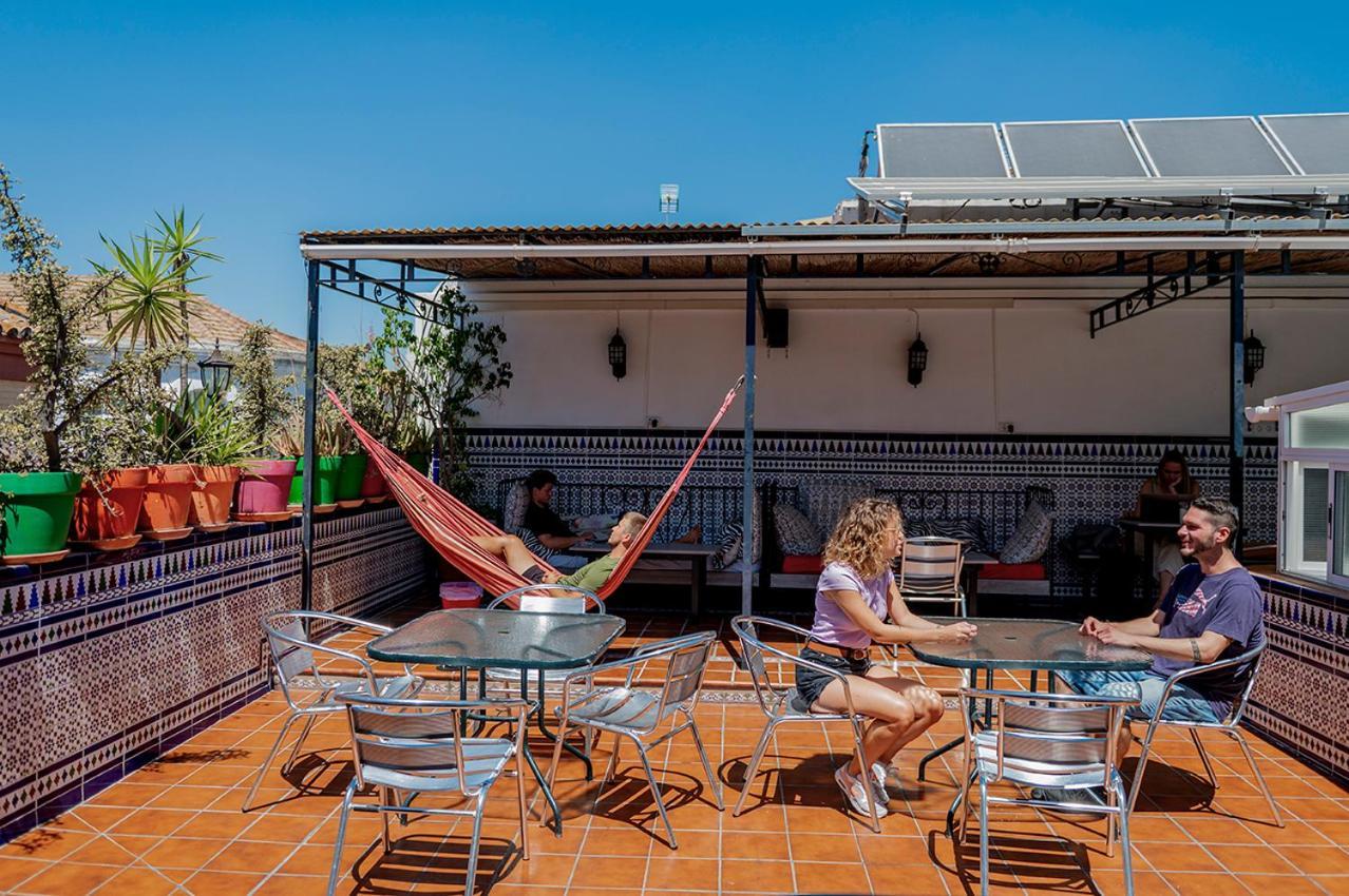 Hostel Triana Backpackers Seville Exterior photo